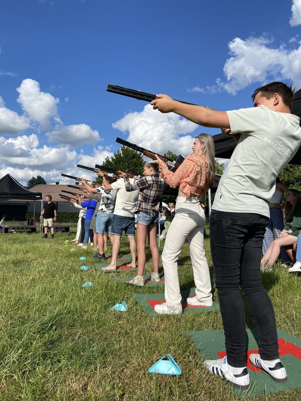 Laserkleiduifschieten - De Weistaar
